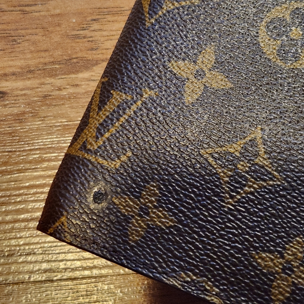 Louis Vuitton GM Monogram Ring Agenda - Picture 11 of 16